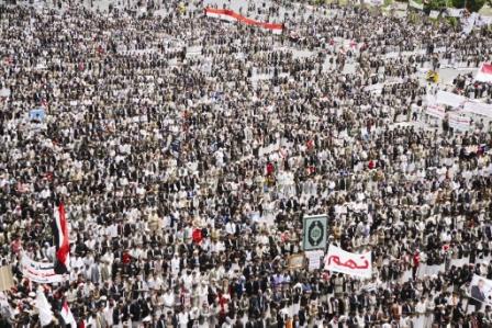 ملايين اليمنيين يؤدون صلاة (جمعة التصالح) أمس